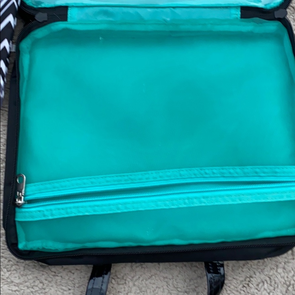 Toiletry bag - Picture 2 of 7